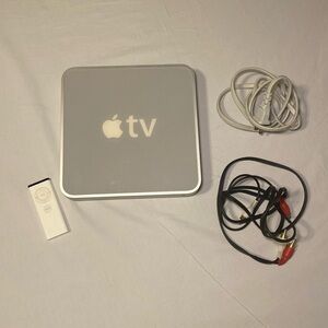 Apple TV White 1st Generation Model A1218 Streamer w/ Remote, Charging Cord EUC
